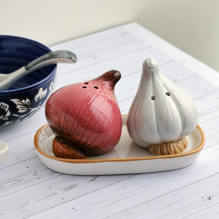 Garlic & Onion Condiment Shaker Set – Ceramic Salt & Pepper Shakers with Tray