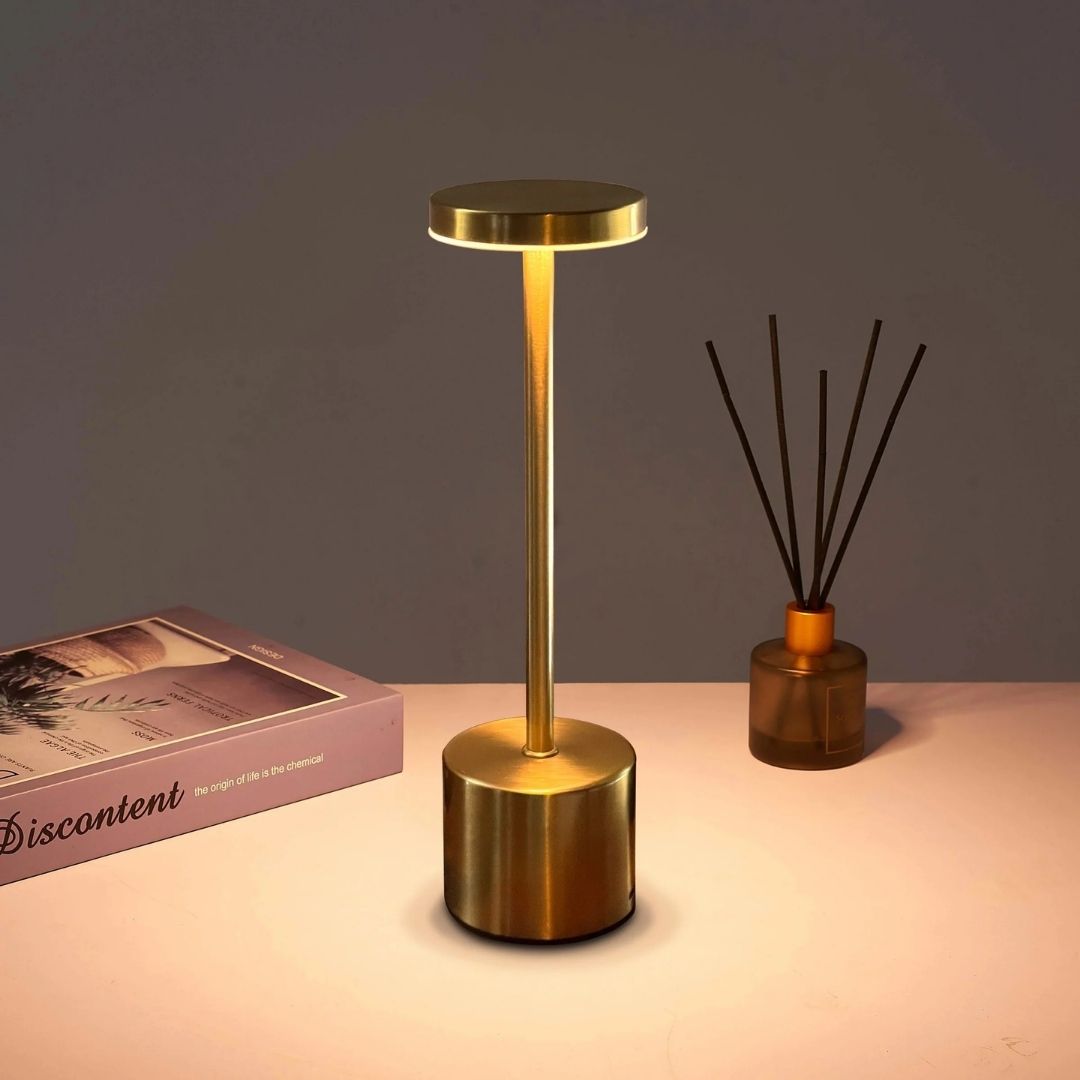 Home Hatch Sleek Modern Touch Lamp – 3-color LED table lamp with touch control. Rechargeable, wireless & elegant. Perfect for bedrooms & modern interiors.
