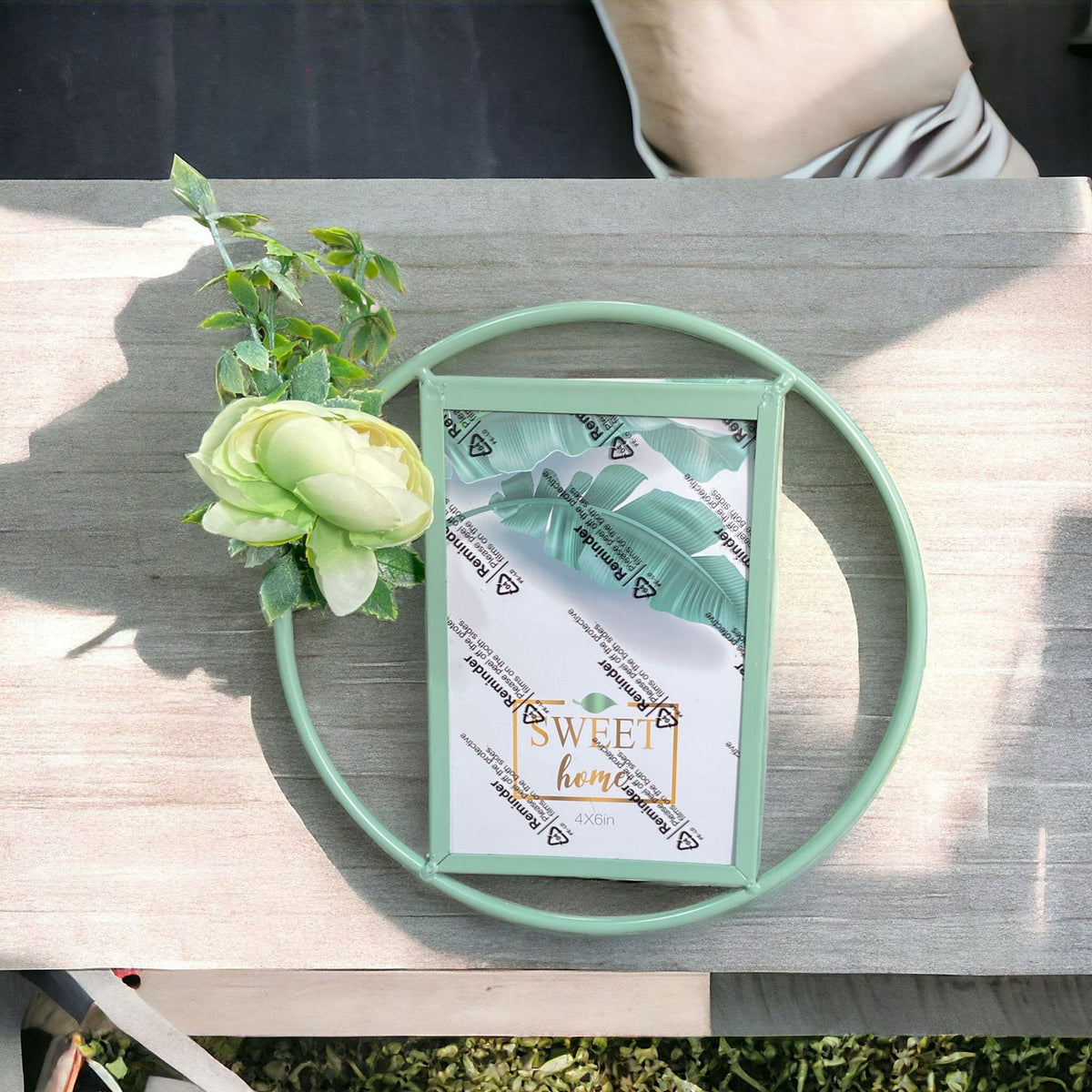 Round Modern Flower Photo Frame | Home Décor