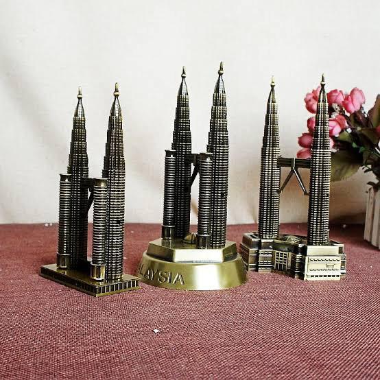 Petronas Twin Towers Metal Model | Home Décor - HomeHatchpk