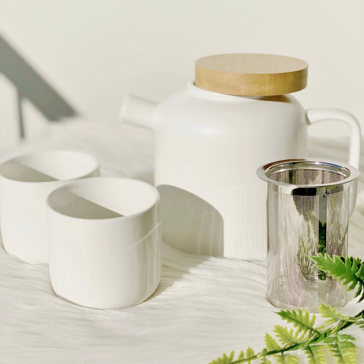 Elegant White Tea Set With Bamboo Tray & Lid - 5 Pcs