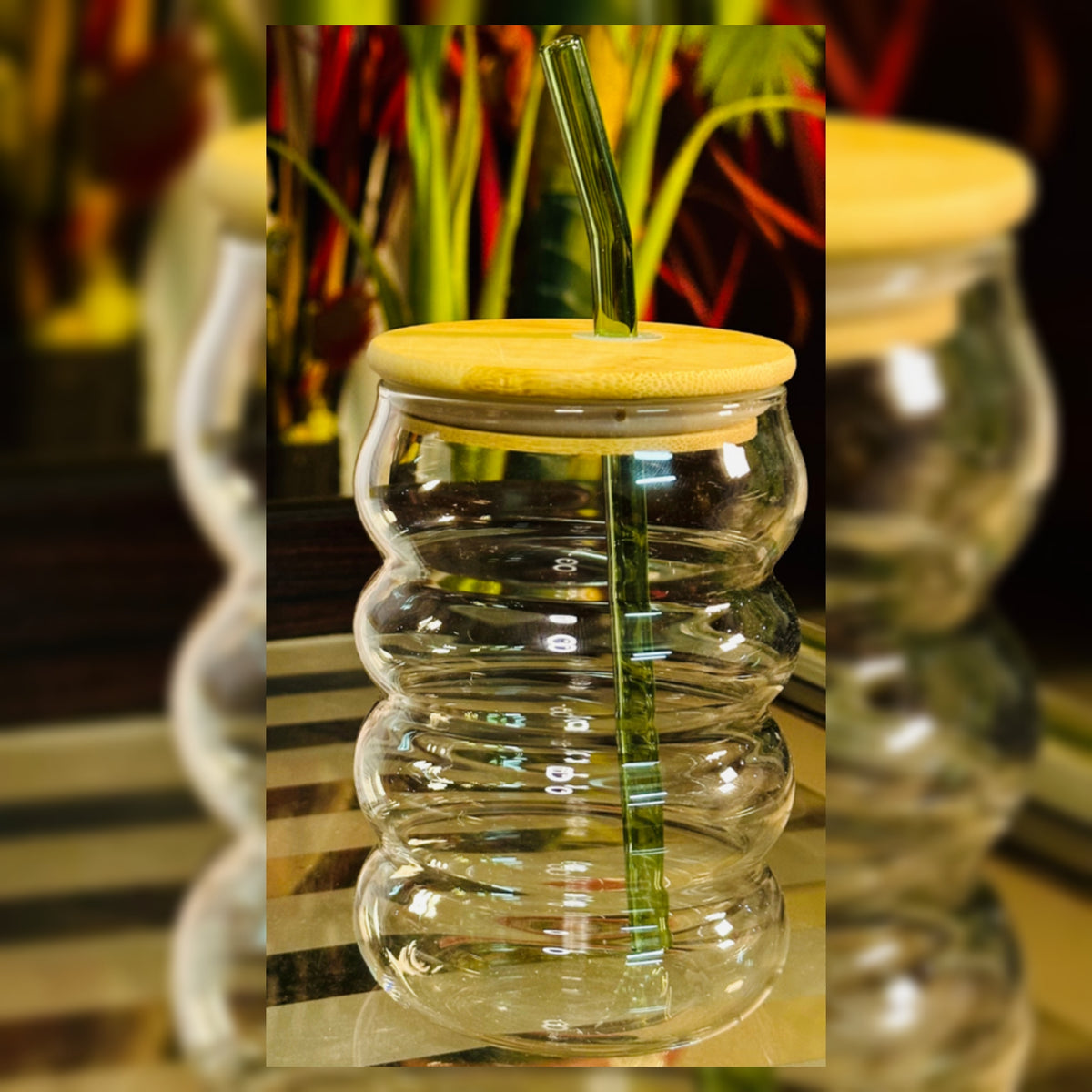 Curved Transparent Drinking Glass Tumbler with Bamboo Lid And Glass Straw